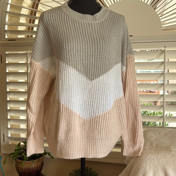 Sweaters - Beautiful soft sweater. Size S. Pink Gray and White knit.